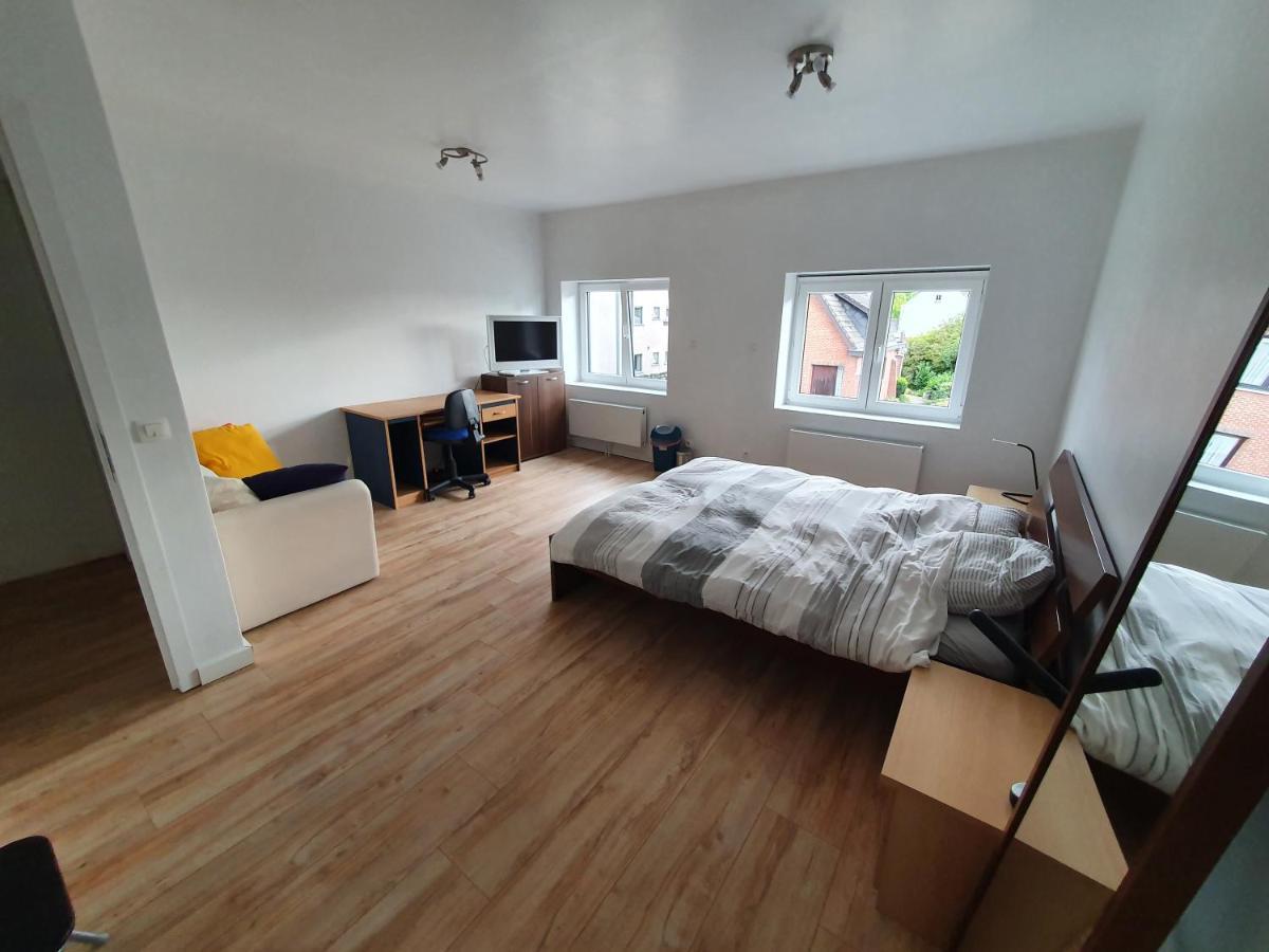 Private Room With Shared Spaces Ranst 외부 사진
