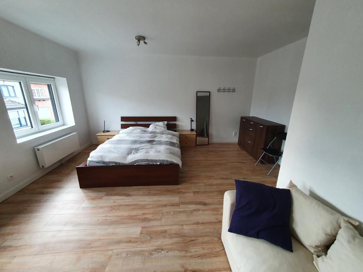 Private Room With Shared Spaces Ranst 외부 사진